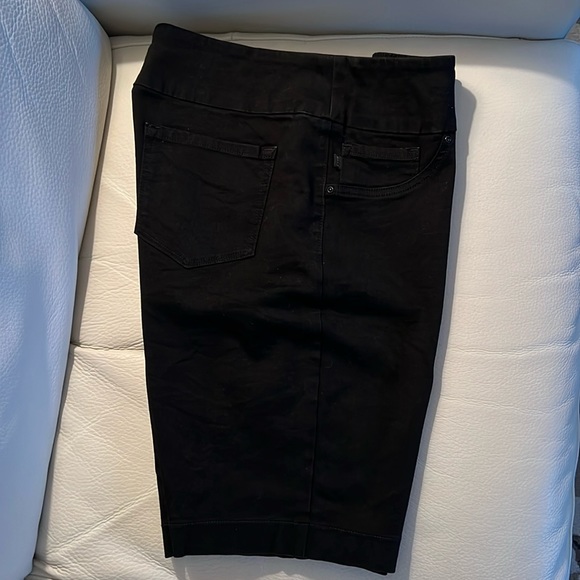 Lee Ladies pull on shorts Black Denim Excellent Condition Size 16 very comfy. - Picture 3 of 11